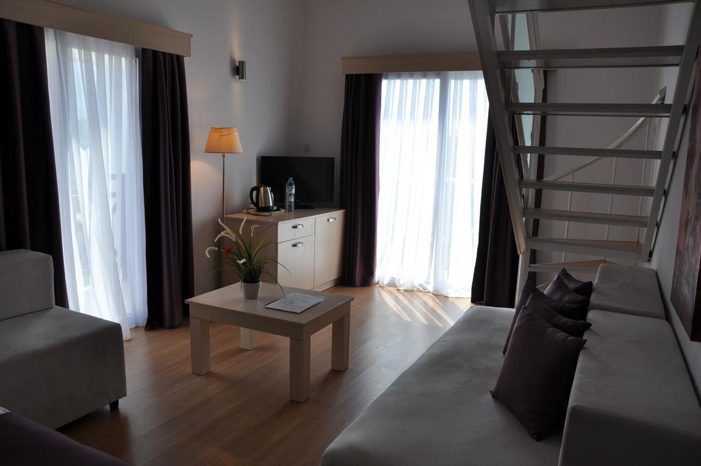 Manolya Hotel Lápithosz Kültér fotó